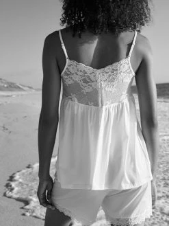 Calida 100% Nature Romance Kurz-Pyjama, Compostable -Leggings Shop Calida 100 Nature Romance Kurz Pyjama Compostable weiss 44192 910 2