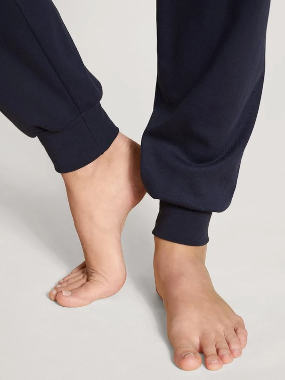 Calida Midnight Stripes Bündchen-Pyjama 5 Calida Midnight Stripes Bündchen-Pyjama – Bild 5