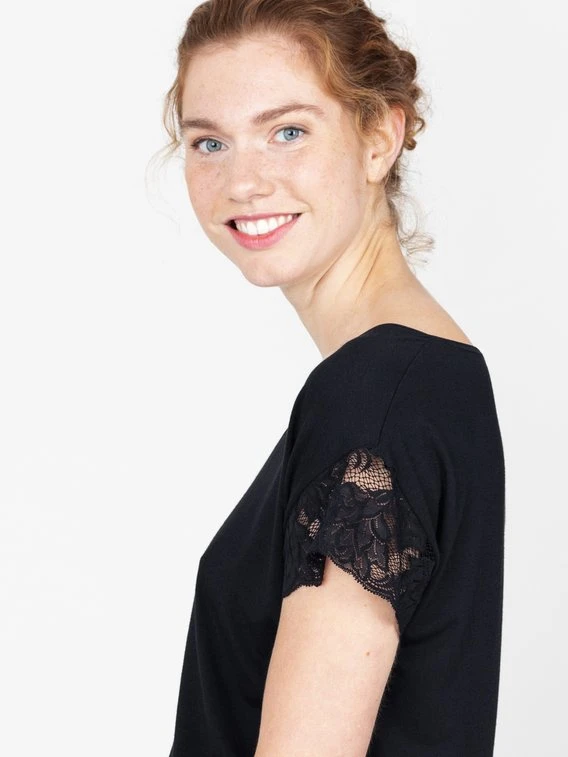 Erlich Textil Greta Kurz-Pyjama Mit Spitzendetails 3 Erlich Textil Greta Kurz-Pyjama Mit Spitzendetails – Bild 3