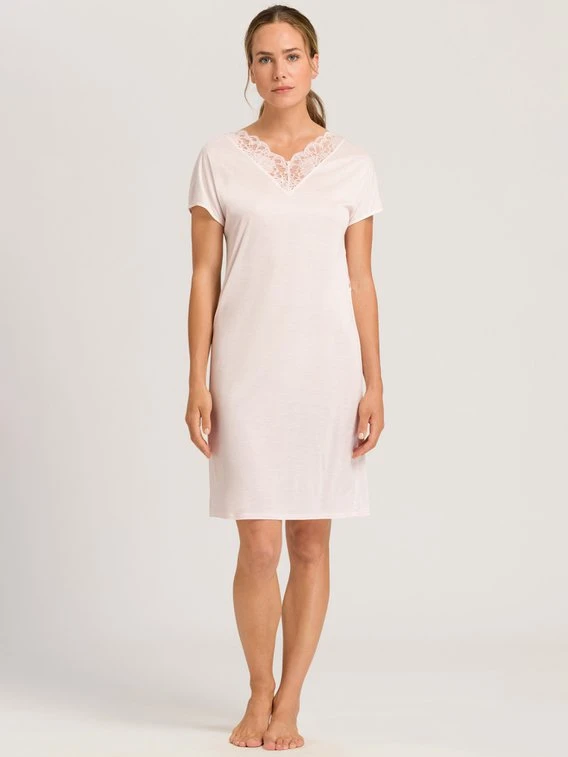HANRO Mae Kurzarm-Nachthemd Mit Spitze, Länge 100cm 3 HANRO Mae Kurzarm-Nachthemd Mit Spitze, Länge 100cm – Bild 3