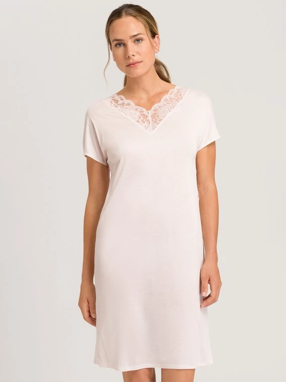 HANRO Mae Kurzarm-Nachthemd Mit Spitze, Länge 100cm 1 HANRO Mae Kurzarm-Nachthemd Mit Spitze, Länge 100cm