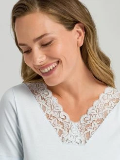 HANRO Moments Nightwear Nachtkleid Mit Spitze, Länge 130cm -Leggings Shop Hanro Moments Nachtkleid mit Spitze Laenge 130cm blau 077933 2507 2