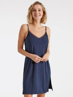 JOOP! Sheer Luxury Nachthemd Mit Spaghettiträgern 7 JOOP! Sheer Luxury Nachthemd Mit Spaghettiträgern -Leggings Shop Joop Sheer Luxury Nachthemd mit Spaghettitraegern blau 643008 246 2